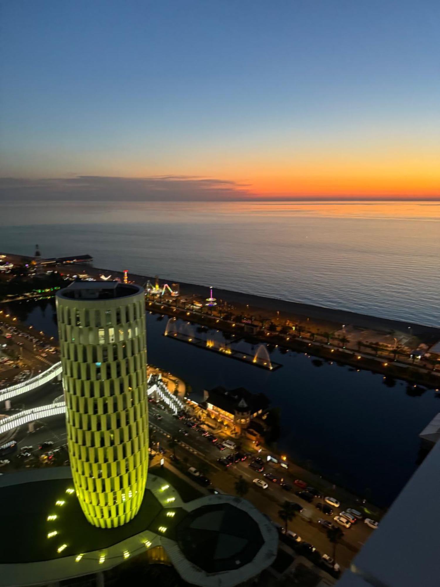 Alliance Palace Aparthotel By Marriott Batumi Exterior foto